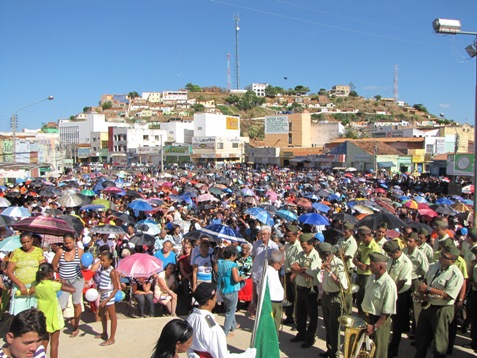 Festa da Padroeira reúne milhares de devotos
